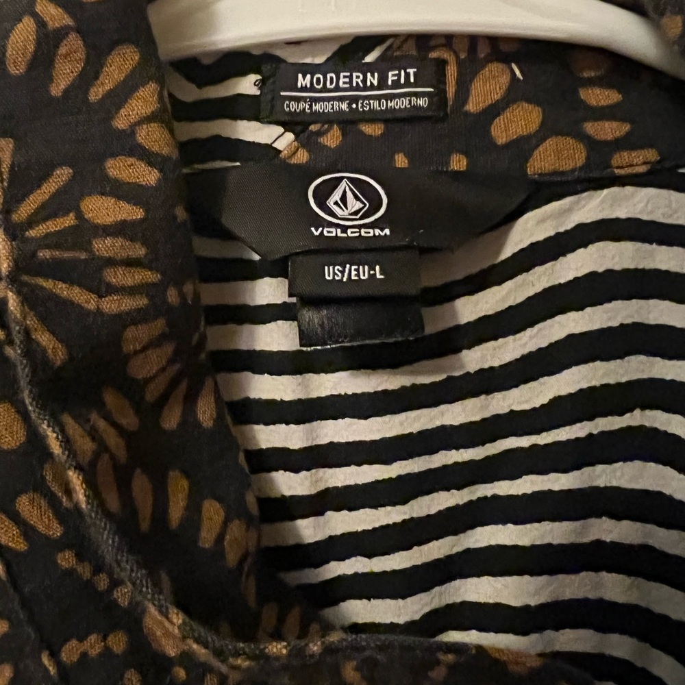 Volcom Short Sleeve Button Up - Picture 2 of 2